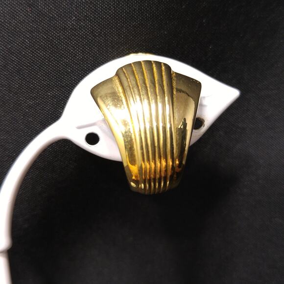 Kenneth Jay Lane Gold Plated Shell Clip On Earrings 1990s Vintage Jewelry KJL - Picture 3 of 10